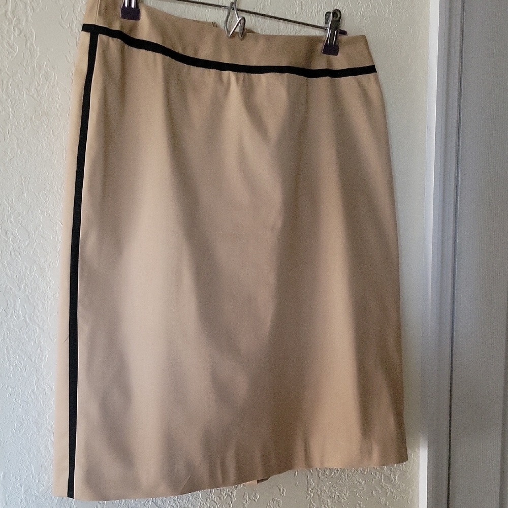 Kasper Tan Pencil Skirt with Black Accent
